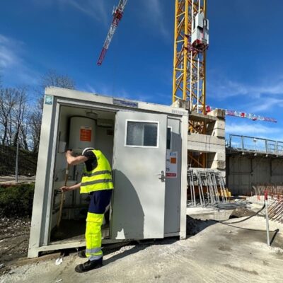 Intervention sur chantier de l'Atelier SIIS, qualifié en nettoyage mobilier urbain