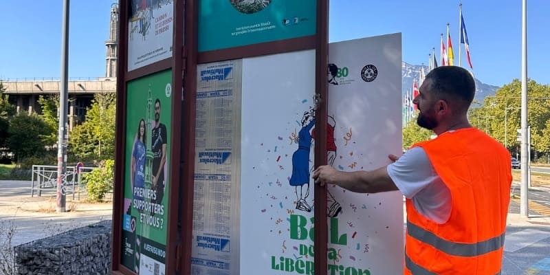 pose affichage publicitaire à Grenoble par l'Atelier SIIS